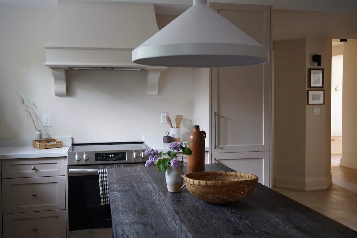 Full kitchen at The Alton Landing